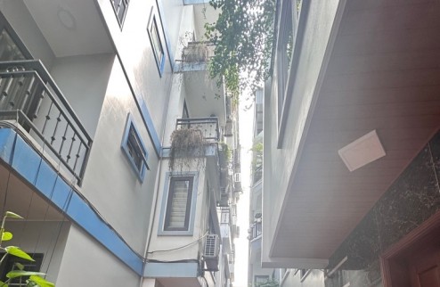 Bán nhà Thượng Thanh 5 tầng, 3 phòng ngủ khép kín, ô tô đỗ cửa, 15m ra đường ô tô tránh .