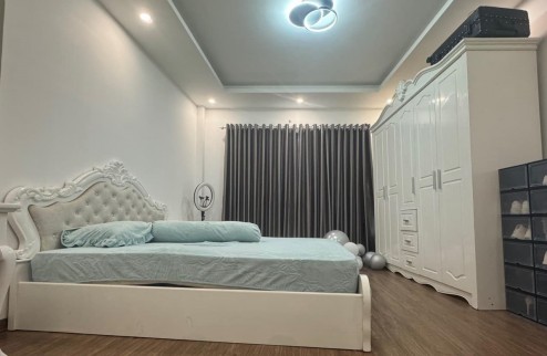 Bán nhà Bát Khối 40m2 * 5 tầng * 4,6 tỷ. gần ô tô, nhà đẹp.