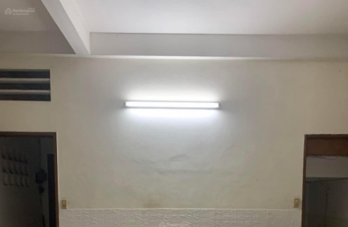 Bán nhà nát hẻm xe hơi 1 sẹc đường D5 diện tích 5.5x12m giá 12.4 tỷ còn thương lượng.