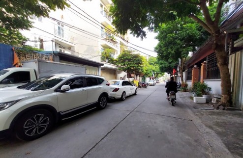 Bán nhà Cổ Linh, Long Biên vỉa hè, trước nhà rộng 3 xe oto tránh 90m, mặt tiền: 5m, 10 tỷ 9
