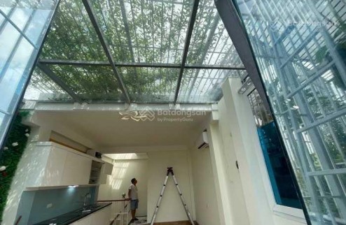 Nhà đẹp ở ngay 35m2 x 5 tầng thang máy chạy vèo vèo khu Hoàng Hoa Thám