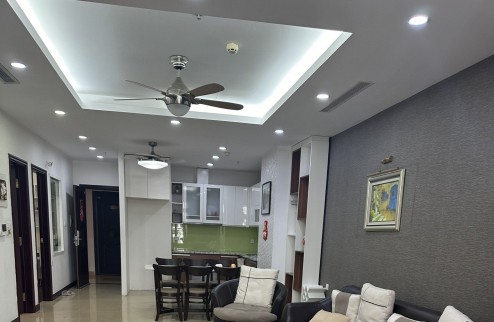 Chủ nhà cần bán gấp căn hộ 2PN 104m2 tòa R5 Vinhomes RoyalCity giá tốt cực