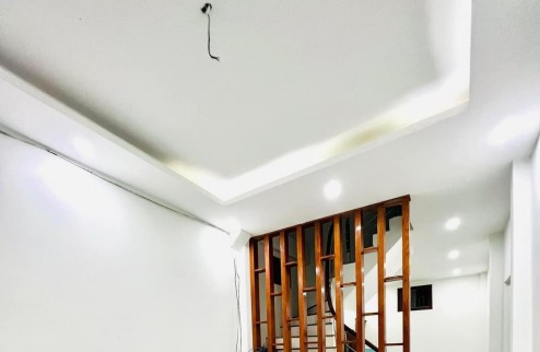 Bán nhà dân xây Trần Quốc Vượng. 
42m2 - Lô góc - Trước nhà 3m - Kinh doanh nhỏ.
Giá: 6.5 tỷ có bớt.
   - Ngõ thông tứ tung, tiện ích không thiếu thứ