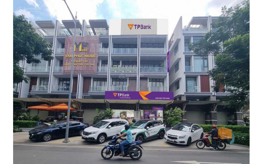 Siêu phẩm sắp ra đi, nhà 10x25m mặt tiền Nguyễn Thị Nhung, Thủ Đức, đang cho Bank thuê 170tr/tháng