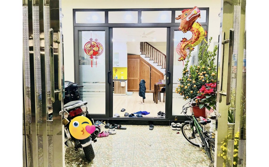 Nhà đẹp, Nguyễn Ngọc Vũ, Cầu Giấy, Ngõ Rộng, 51m2 x 5T, MT5m, gần 10 tỷ