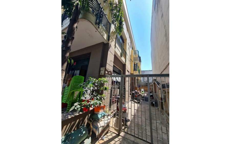 Mặt bằng đường Gò Cát, Quận 9 - DTSD 480m2 - giá thuê12tr/tháng, phù hợp làm quán ăn, quán cafe