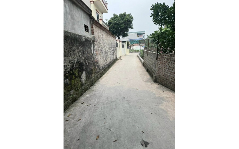 Cần bán 38,9m2, tk2, đất tại trung tâm thị trấn chúc sơn, giá nhỉnh 1 tỷ.