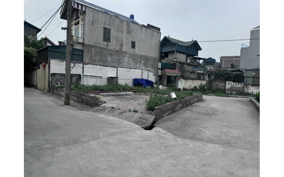 Cần bán 38,9m2, tk2, đất tại trung tâm thị trấn chúc sơn, giá nhỉnh 1 tỷ.