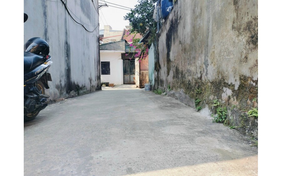 CC gửi bán Đất 74.5m2, mt 5m, tk3, full thổ cư, Xóm Xá, Chúc Sơn, giá 2.x tỷ (x tiểu học).