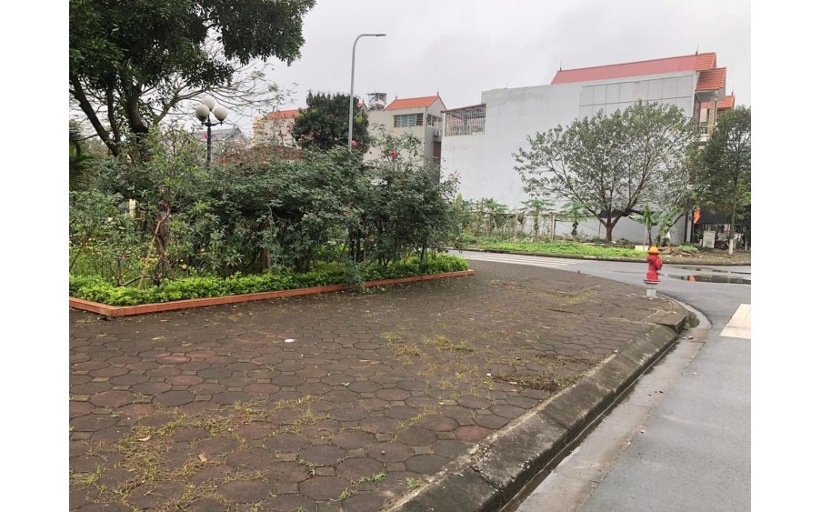 QUÁ THÍCH HƠP ĐỂ MỞ NHÀ HÀNG , SPA. lô 2 mặt tiền nhìn vườn hoa DMC Huyện đội - Phố Hồ. Liên hệ nhanh 0869779658