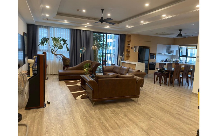 BÁN CĂN HỘ CHUNG CƯ CAO CẤP ROYALCITY  115M2,3 PHÒNG NGỦ,  NỘI THẤT CAO CẤP, 8.4  TỶ