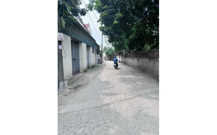 Cần bán 38,9m2, tk2, đất tại trung tâm thị trấn chúc sơn, giá nhỉnh 1 tỷ.