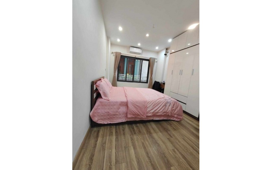 Bán nhà Định Công 32,5m2, 4.5 tầng, 5 ngủ gần phố, nhà đẹp ở ngay