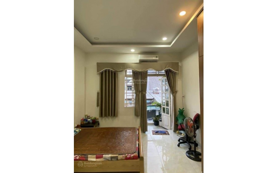 Cho thuê Shophouse chân đế chung cư 90m2, 2 tầng