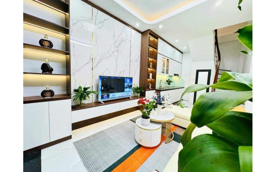 Bán Nhà Phố Vip Nguyễn Văn Cừ , Ngõ Thông , ÔTô qua DT 34m2 , 5 tầng , Giá 5.8 tỷ