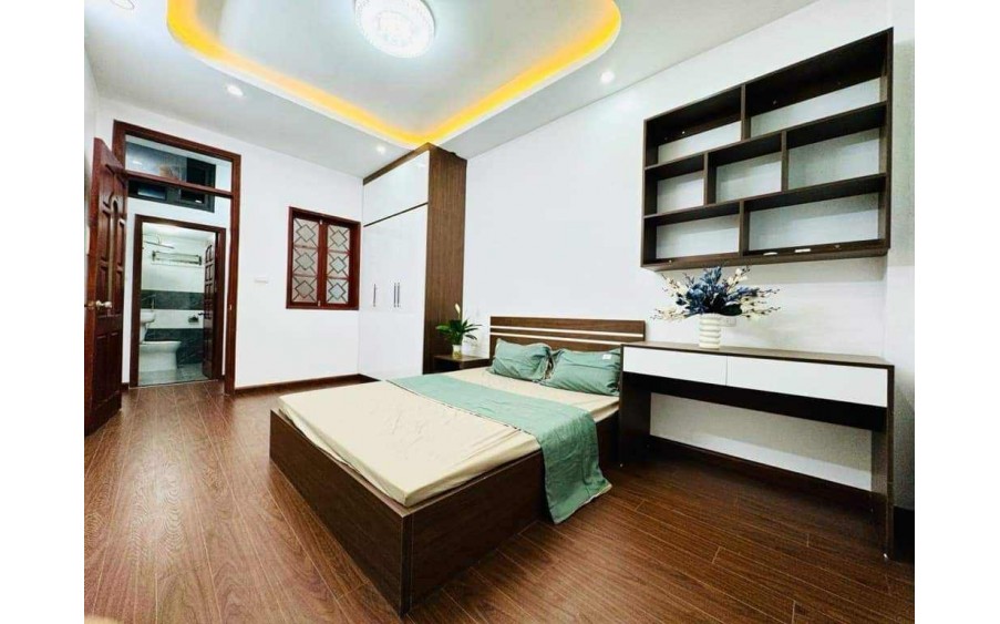 Bán Nhà Phố Vip Nguyễn Văn Cừ , Ngõ Thông , ÔTô qua DT 34m2 , 5 tầng , Giá 5.8 tỷ