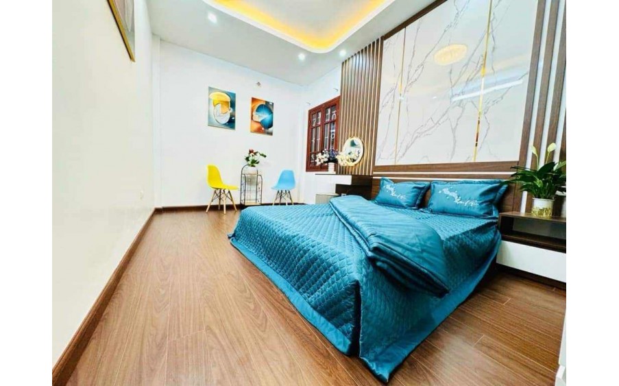 Bán Nhà Phố Vip Nguyễn Văn Cừ , Ngõ Thông , ÔTô qua DT 34m2 , 5 tầng , Giá 5.8 tỷ