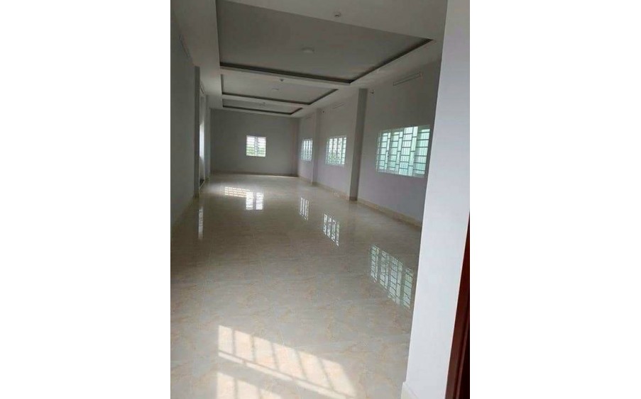 Xưởng cho thuê tại Long An.Nhà xưởng mới xây xong, hướng Đông Nam.
Diện tích đất: 5.500m².300 triệu/tháng