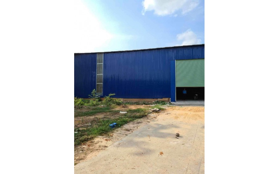 Cho thuê xưởng Tân Uyên Bình Dương.Diện tích đất: 1800m².Diện tích xưởng: 1350m².Đường xe container, bình điện 250kVA