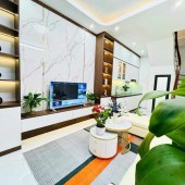 Bán Nhà Phố Vip Nguyễn Văn Cừ , Ngõ Thông , ÔTô qua DT 34m2 , 5 tầng , Giá 5.8 tỷ