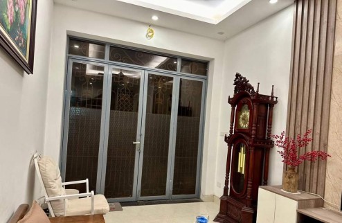 Bán Nhà Phố Ngọc Lâm , Hàng Siêu Hiếm ,Dt 45m2 , Giá Chào 4.9 tỷ