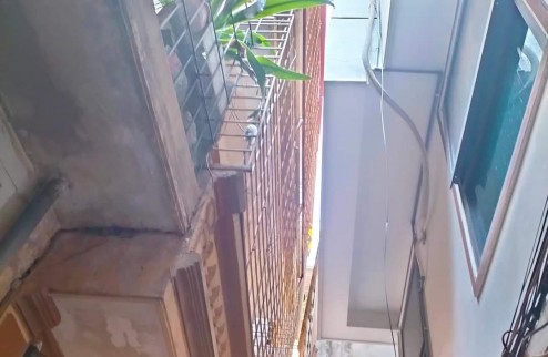 N.h.à Đẹp - Phố Cầu Giấy DT 52m - 4 Tầng - 11m MT -G.i.á Nhỉnh 6 Tỷ