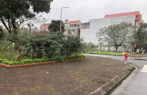 QUÁ THÍCH HƠP ĐỂ MỞ NHÀ HÀNG , SPA. lô 2 mặt tiền nhìn vườn hoa DMC Huyện đội - Phố Hồ. Liên hệ nhanh 0869779658