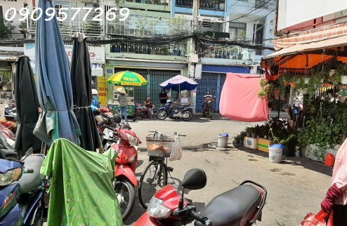 Cho thuê kiot số 6 mặt tiền chợ Trần Hữu Trang, Phường 10, Phú Nhuận