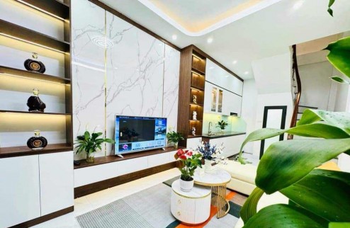 Bán Nhà Phố Vip Nguyễn Văn Cừ , Ngõ Thông , ÔTô qua DT 34m2 , 5 tầng , Giá 5.8 tỷ