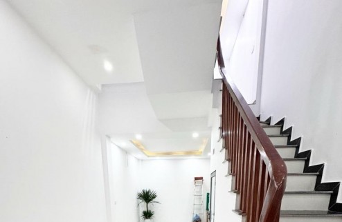 Nhà đẹp,giá hiếm Đại Từ 32m2x5T ô tô gần nhà,ngõ nông,tiện ích xung quanh không thiếu gì,giá 4.56 tỷ