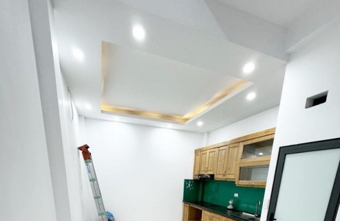 Nhà đẹp,giá hiếm Đại Từ 32m2x5T ô tô gần nhà,ngõ nông,tiện ích xung quanh không thiếu gì,giá 4.56 tỷ