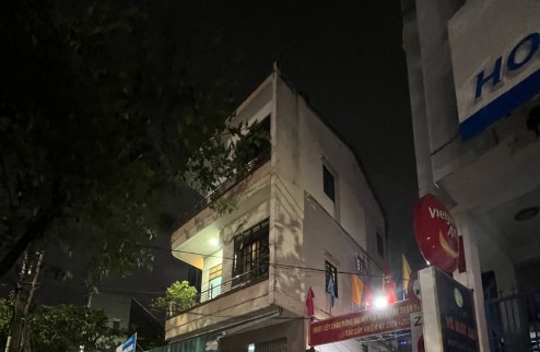 Gấp bán nhà 3 tầng 3 mặt tiền Nguyễn Hữu Thọ ngang hơn 6m vị trí siêu đặc biệt
