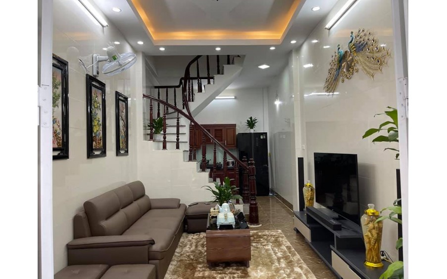 Bán nhà Nguyễn Lương Bằng 30m2 x 5 tầng, ngõ to SH quay đầu, gần phố, an ninh tốt giá chỉ 4,2 tỷ