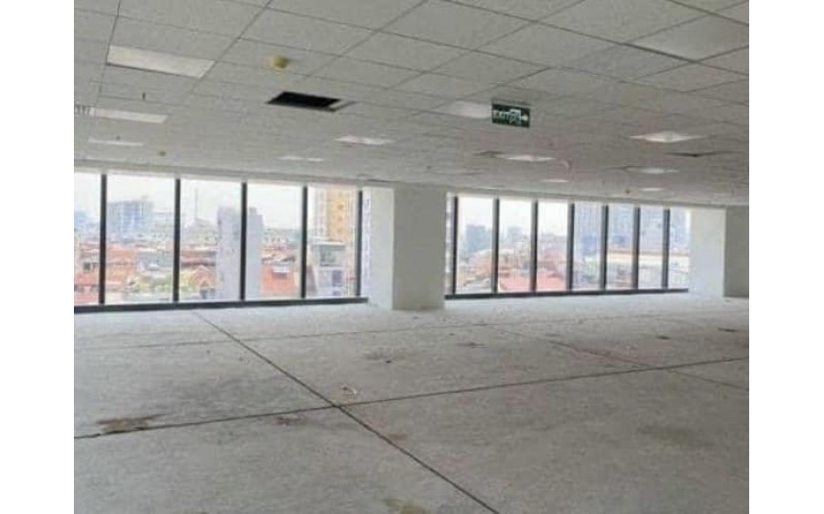 CHO THUÊ sàn văn phòng tại Ngã Tư sở DT335m2 thông sàn giá thuê ibox lh 0981263018