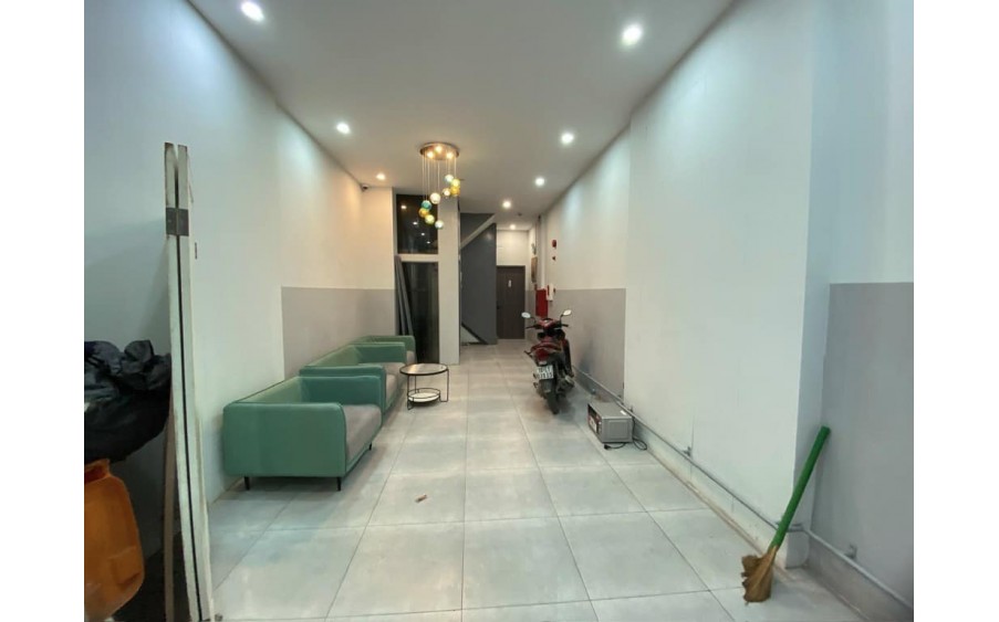NGUYỄN CHÍ THANH  - TÒA NHÀ VĂN PHÒNG - KHÁCH SẠN - CCMN ĐỀU ĐẸP - 72M - 10M RA Ô TÔ TRÁNH - BÃI XE Ô TÔ -  THANG MÁY - GIÁ  15,5 TỶ.
