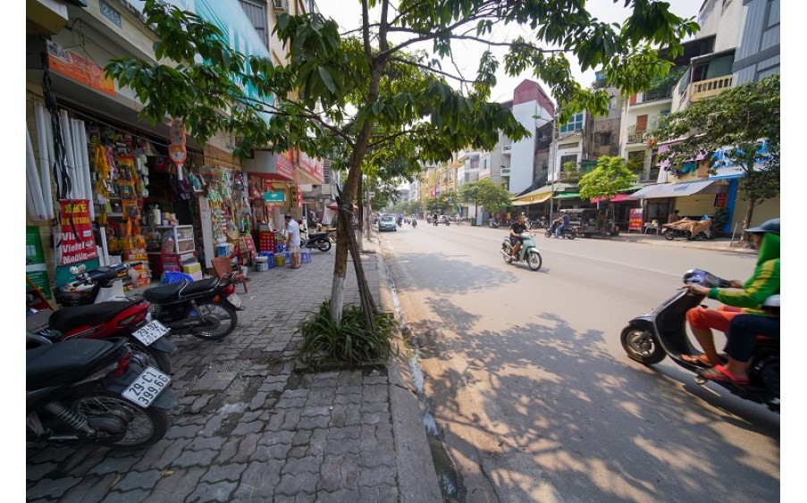 Bán đất Thanh Nhàn, 302m2, mặt tiền 10m, giá 38.8 tỷ, ngõ ba gác, vuông nở hậu, gần ô tô