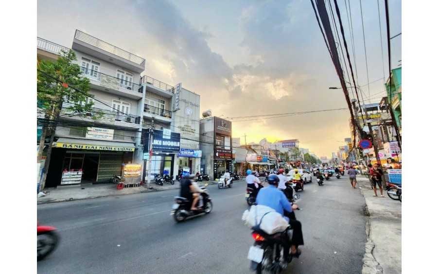 Bán nhà lầu Mặt Tiền Phạm Văn Thuận, đối diện chợ Tân Mai, giá đầu tư