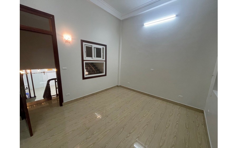 BÁN NHÀ NGỌC LÂM - GIA QUẤT 60M2 4 TẦNG MT 4.5M 2 Ô TÔ TRÁNH - GIÁ NGỘP