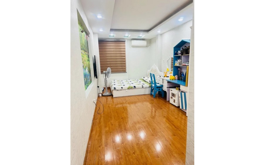 BÁN NHÀ: Phạm Văn Đồng .DT: 30m2 - 5 tầng - MT 3.1m - 5.5 tỷ