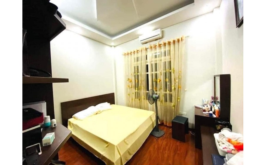 Bán nhà Thanh Xuân Khương Trung 45m 4 tầng ba bước ra ô tô gần phố hơn 4 tỷ lh 0817606560