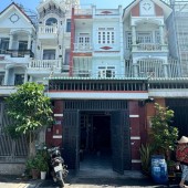 Cho thuê nhà mặt tiền hẻm 8 mét Lê Văn Khương 120 mét vuông 2 tầng sân thượng 4 phòng ngủ