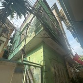Bán gấp nhà 3 tầng lô góc thoáng rẻ nhất thị trường tại ngõ 30 Ngọc Thuỵ - Long Biên