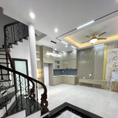 (LUNG LINH) Bán nhà ngõ 381 Nguyễn Khang 40mx5T gần oto ngõ to rộng siêu thoáng 5.5 tỷ giảm sâu