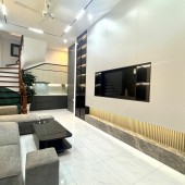 Nhà Khu Văn Miếu, 30m2 x 5 tầng, 4,65 tỷ, dân xây kiên cố, ngõ thông, tặng lại toàn bộ nội thất, Gần Hồ, 40m ra oto tránh, nhà đẹp ở ngay