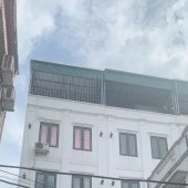Nguyễn Văn Linh nhà mới  30.3 m2,5 tầng, mặt tiền 4.34m, 3.9 tỷ Long Biên