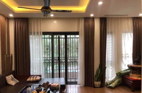 Bán nhà Phân Lô Hoàng Quốc Việt, 60m2, 4 Tầng, MT 5M, Giá 19 Tỷ