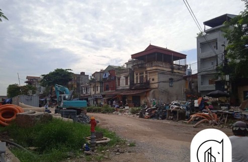 Bán nhà Lý Sơn, Long Biên, ngõ oto thông, gần trường chợ ở thoáng 106m, ngang 6m, 8 tỷ 6