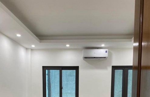 Hiếm - Bán nhà Tôn Thất Tùng, 29m2 x 4 tầng, Nội thất đắt tiền, Ngõ thông kinh doanh sầm uất, 50m ra Phố, Giá 4,X tỷ