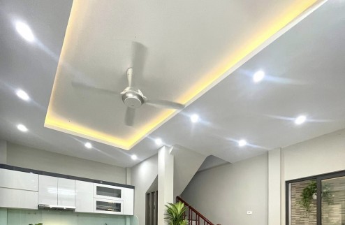 Bán nhà Yên Lạc, 38m2, 6 tầng thang máy, mặt tiền 4.1m, giá 7.7 tỷ, đẹp mới