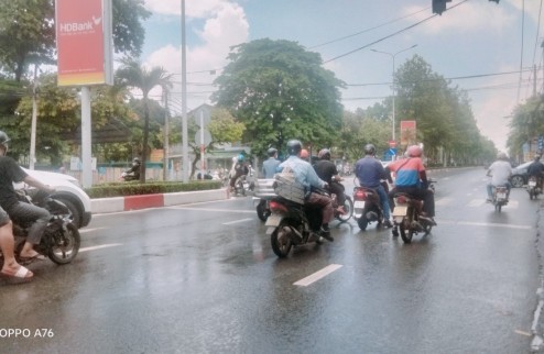 Bán nhà Mặt tiền Đồng Khởi, gần Đài Truyền Hình, đang cho thuê 100tr